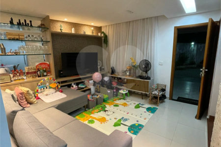 Casa à venda com 3 quartos, sendo 1 suíte,  no condomínio Villagio Campo Grande, São Paulo - SP