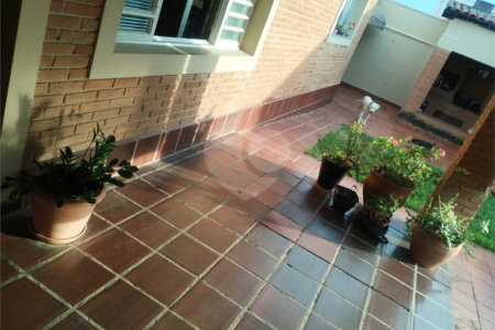 Casa à venda com 4 quartos, sendo 1 suíte, em Jardim Celani, Salto, SP