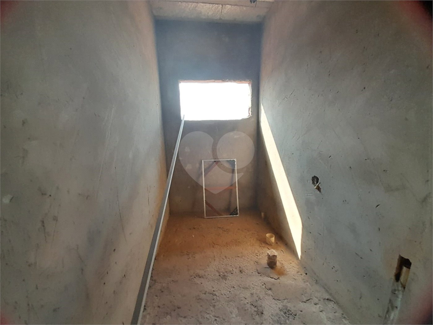 Casa em Construção com Área Gourmet e Piscina no Condomínio Damha II