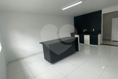 Sobrado à venda com 3 quartos, sendo 2 suítes,  em Vila Oliveira, Mogi das Cruzes, SP