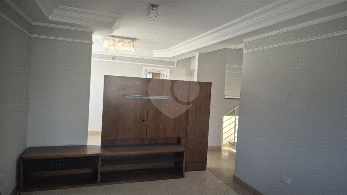 Sobrado à venda com 4 quartos, sendo 2 suítes, em Jardim Virginia Bianca, São Paulo, SP