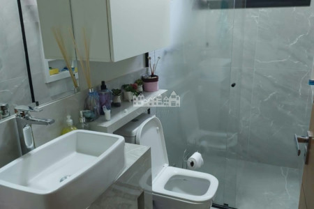 Casa à venda com 4 quartos, sendo 2 suítes,  no condomínio Figueira Garden, Atibaia - SP