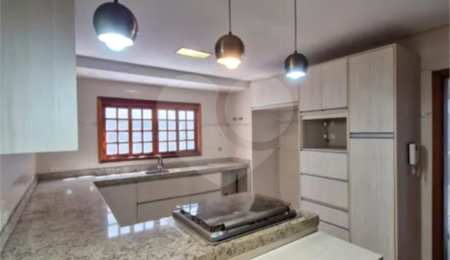 Casa à venda com 4 quartos, sendo 3 suítes,  em Cidade São Francisco, São Paulo, SP