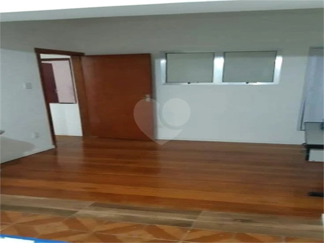 Sobrado à venda com 4 quartos em Parque Edu Chaves, São Paulo, SP