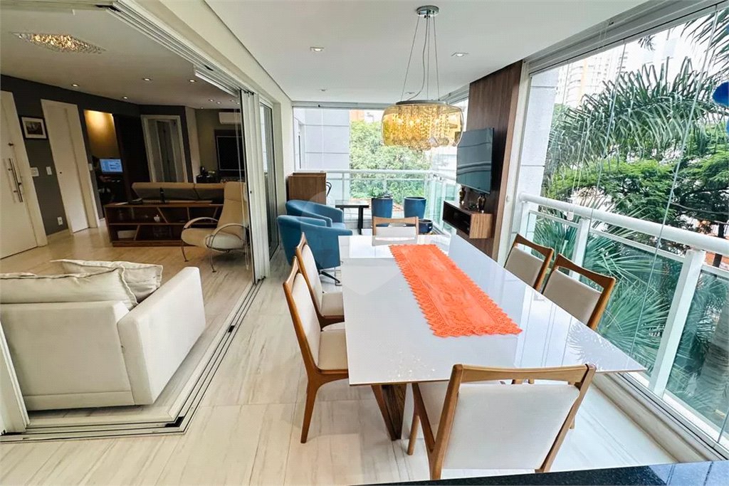 Apartamento à venda com 3 suítes em Vila Mariana, São Paulo, SP