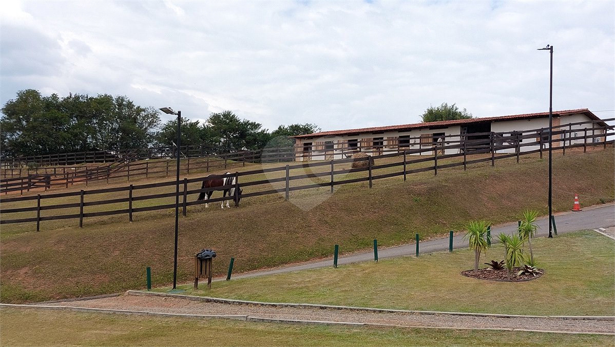 Casa à venda com 3 suítes no condomínio Figueira Garden, Atibaia - SP