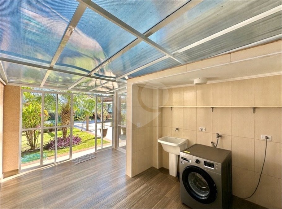 Casa à venda com 3 suítes no condomínio Golf Village, Carapicuíba - SP