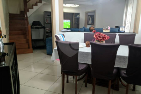 Sobrado à venda com 3 quartos, sendo 1 suíte,  em Jardim Vitória, Suzano, SP