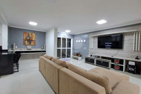 Casa de Alto Padrão à Venda e Locação - Condomínio Vila Verde