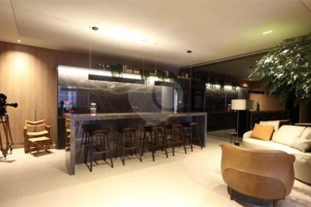 Apartamento à venda com 4 suítes em Vila Cordeiro, São Paulo, SP