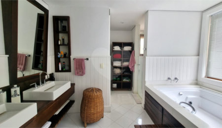 Casa à venda ou para alugar com 5 suítes em Serra da Cantareira, Mairiporã, SP