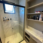 Apartamento 2 dormitórios (1 suíte), porteira fechada, 1 vaga demarcada, no José Menino, Santos