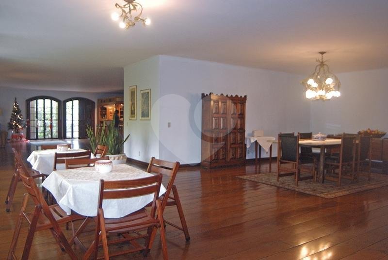 Casa à venda com 5 quartos, sendo 4 suítes, em Alto da Boa Vista, São Paulo, SP