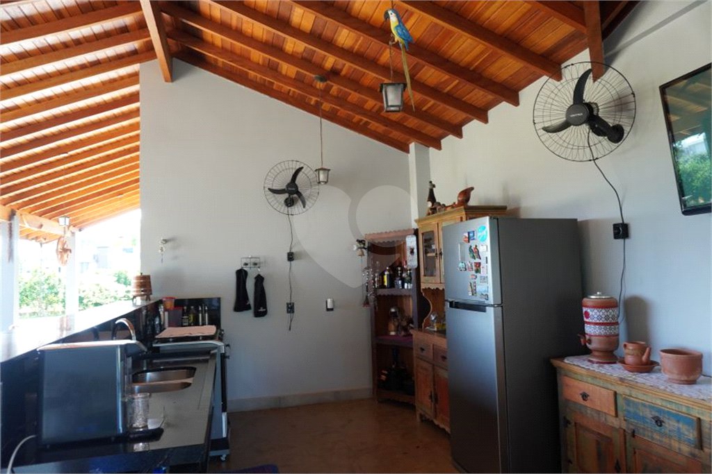 Casa à venda com 4 quartos, sendo 2 suítes, no condomínio Primavera, Salto - SP