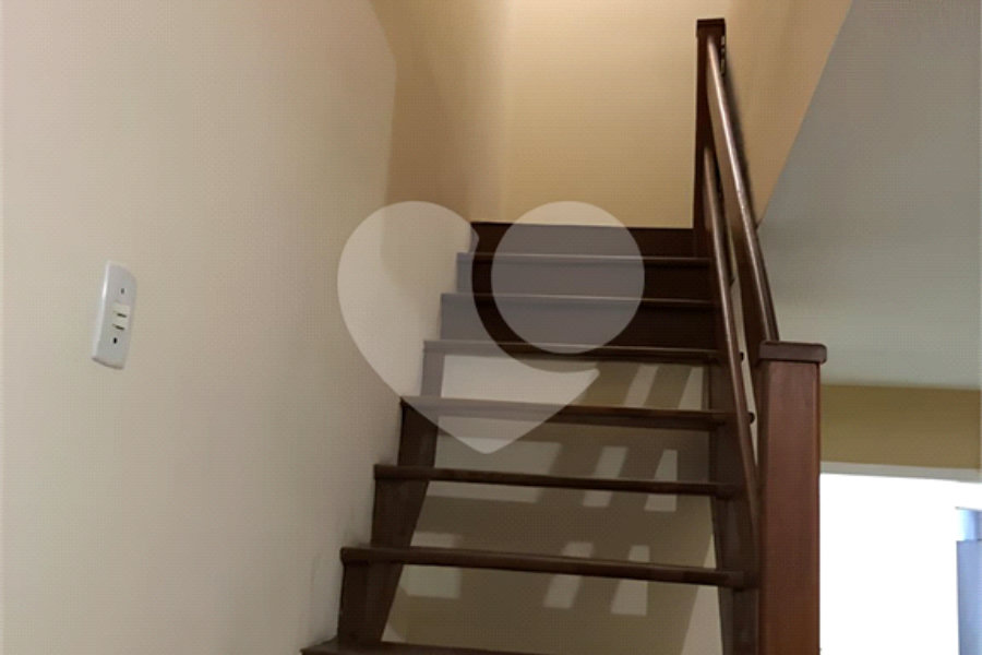 Casa à venda com 2 quartos, sendo 1 suíte,  no condomínio Village Palmas, São Paulo - SP