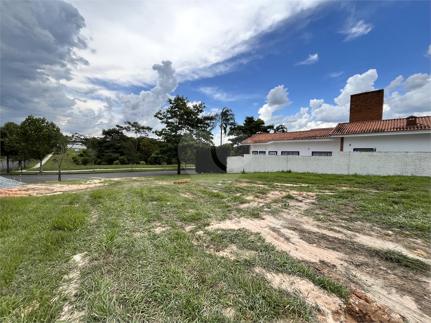 Terreno à venda no condomínio Residencial Saint Charbel, Araçoiaba da Serra - SP