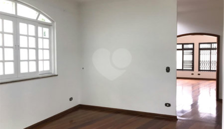Sobrado à venda com 4 quartos, sendo 3 suítes, em Alto da Boa Vista, São Paulo, SP