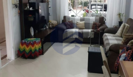 Sobrado espaçoso e completo em condomínio fechado no Bonfiglioli!