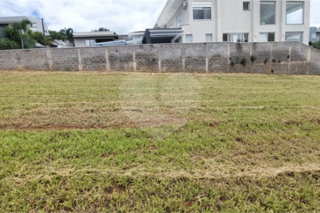 Terreno à venda no condomínio Figueira Garden, Atibaia - SP