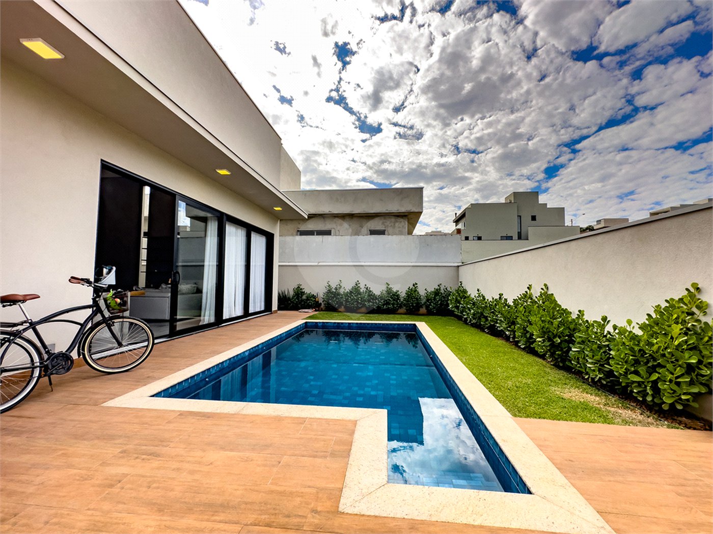 Casa à venda com 3 suítes no condomínio Saint Paul, Itu - SP