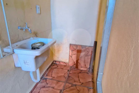 Casa Térrea para Venda – Bairro Vila Avaí, Indaiatuba - com 02 quartos- 01 banheiro-sala -cozinha-quintal e garagem 0 1carro
