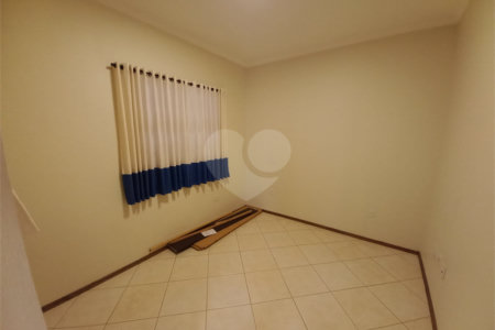 Casa Térrea no Condomínio Damha I,