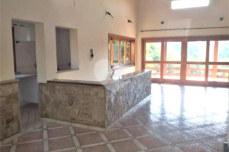 Casa à venda com 3 quartos, sendo 1 suíte, no condomínio Estância Marambaia, Vinhedo - SP