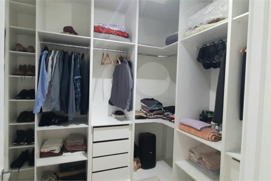 Casa à venda com 3 quartos, sendo 1 suíte, no condomínio Residencial Gran Veiga, São Paulo - SP