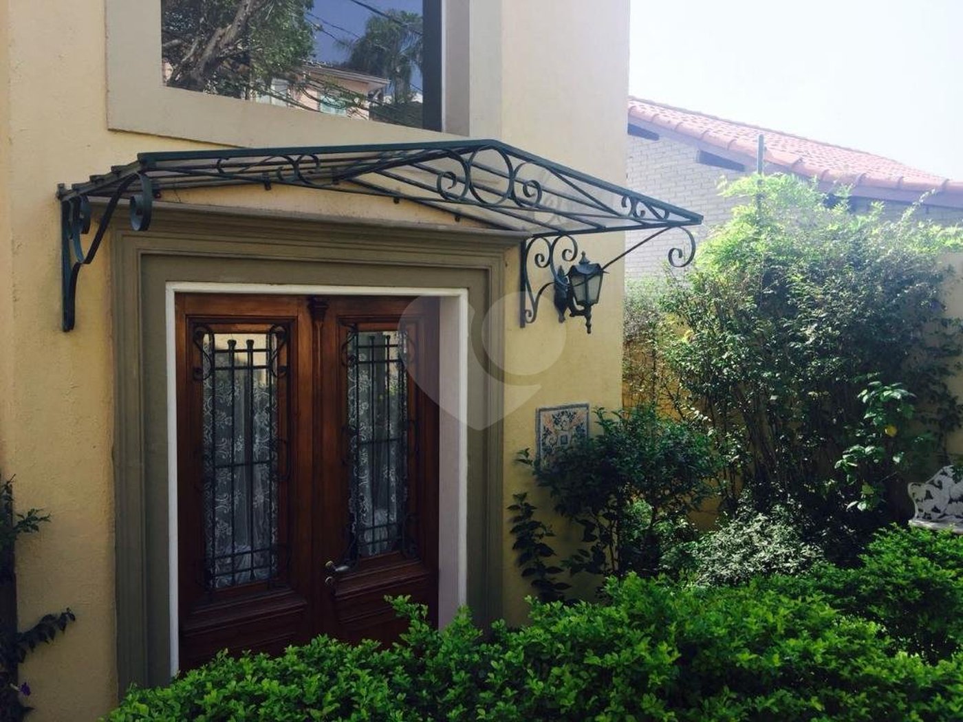 Casa à venda com 5 quartos, sendo 4 suítes, no condomínio Jardim Vitória Régia, São Paulo - SP