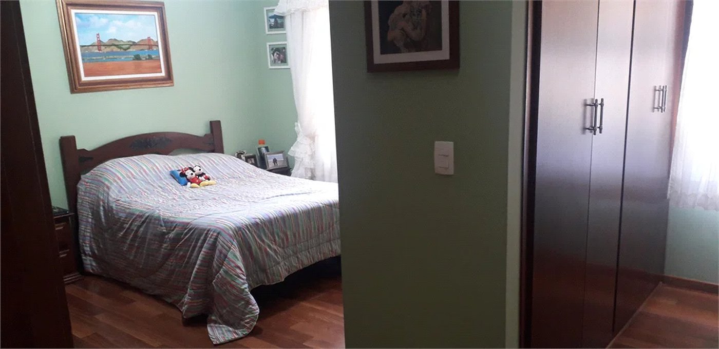 Casa à venda com 3 quartos, sendo 2 suítes,  em Jardim Leonor, São Paulo, SP