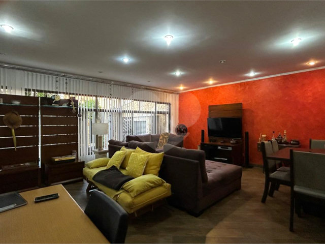 Casa à venda com 3 quartos, sendo 1 suíte,  no condomínio Marcia Miyashiro, São Paulo - SP