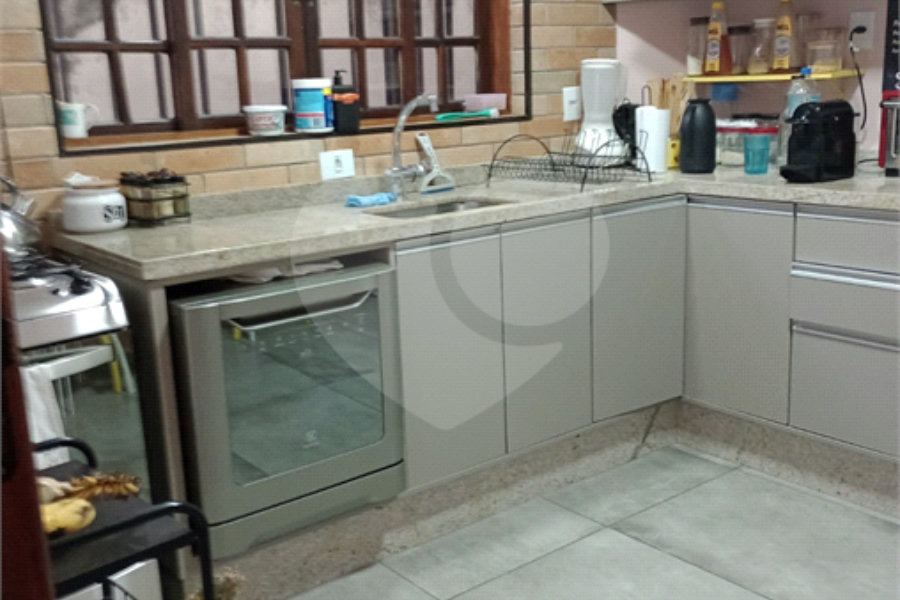 Sobrado à venda com 3 quartos, sendo 1 suíte,  em Jardim Guairaca, São Paulo, SP