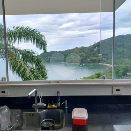 Casa à venda com 4 suítes em Praia Vermelha, Ubatuba, SP