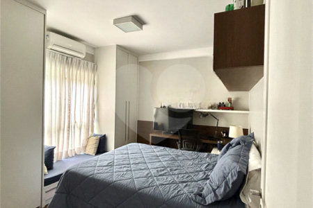 Casa à venda com 4 quartos, sendo 3 suítes, no condomínio Vila Carmel, São Paulo - SP