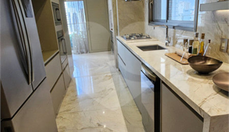 Apartamento à venda com 3 suítes em Moema, São Paulo, SP