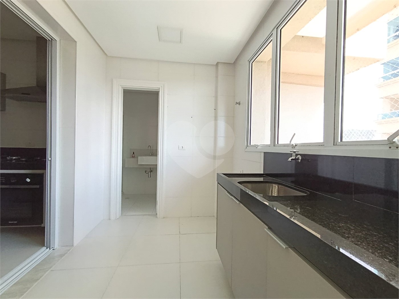 Apartamento para alugar com 3 suítes em Jardim Virgínia, Guarujá, SP