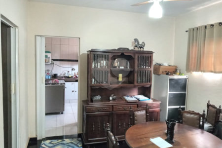 Casa à venda com 2 quartos no Centro, Araraquara, SP