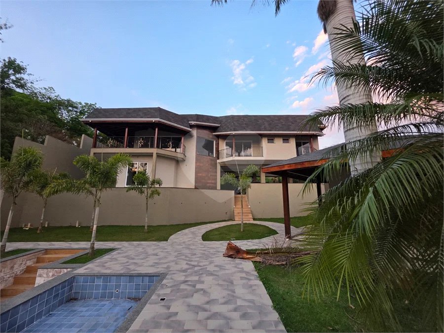 Casa à venda com 4 suítes no condomínio Residencial Jardim Primavera, Louveira - SP