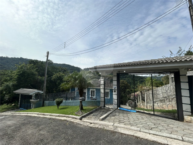Casa à venda com 3 quartos, sendo 1 suíte,  no condomínio Alpes da Cantareira, Mairiporã - SP