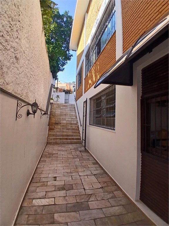 Sobrado à venda com 4 quartos, sendo 2 suítes,  em Jardim Leonor, São Paulo, SP