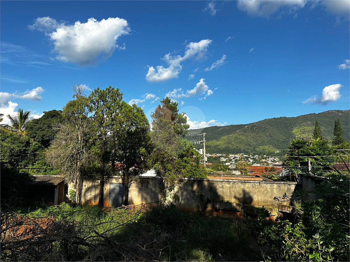Casa à venda com 4 suítes em Vila Petrópolis, Atibaia, SP