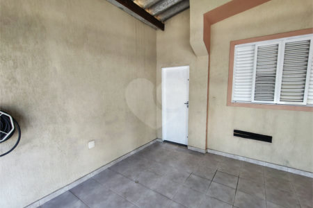 Casa ampla com 3 Quartos e 1 Suíte