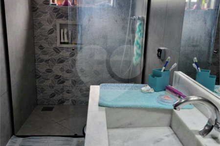 Casa à venda com 4 quartos, sendo 1 suíte, em Vila Leão, Sorocaba, SP