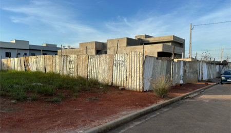 Casa à venda com 3 suítes no condomínio Golden Ville, Itapetininga - SP
