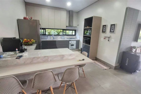 Casa à venda com 3 quartos, sendo 1 suíte, no condomínio Vale do Lago, Sorocaba - SP