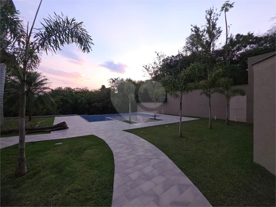 Casa à venda com 4 suítes no condomínio Residencial Jardim Primavera, Louveira - SP