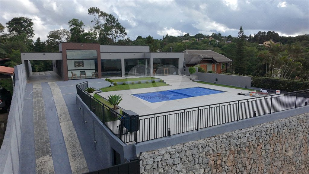 Casa à venda com 4 quartos, sendo 2 suítes, no condomínio Alpes da Cantareira, Mairiporã - SP