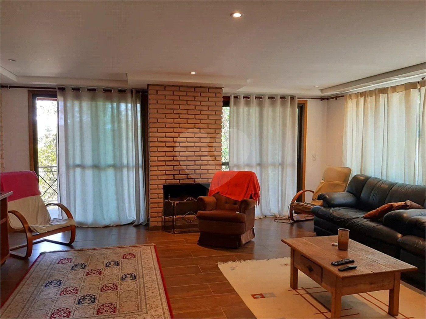Casa à venda ou para alugar com 5 quartos, sendo 4 suítes, no condomínio Associação Reserva das Hortênsias, Mairiporã - SP