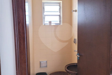 Sobrado à venda com 4 quartos, sendo 2 suítes,  em Vila Madalena, São Paulo, SP