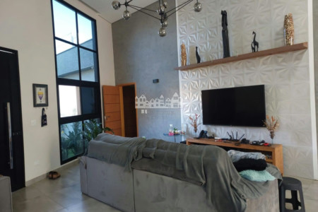 Casa à venda com 4 quartos, sendo 2 suítes,  no condomínio Figueira Garden, Atibaia - SP